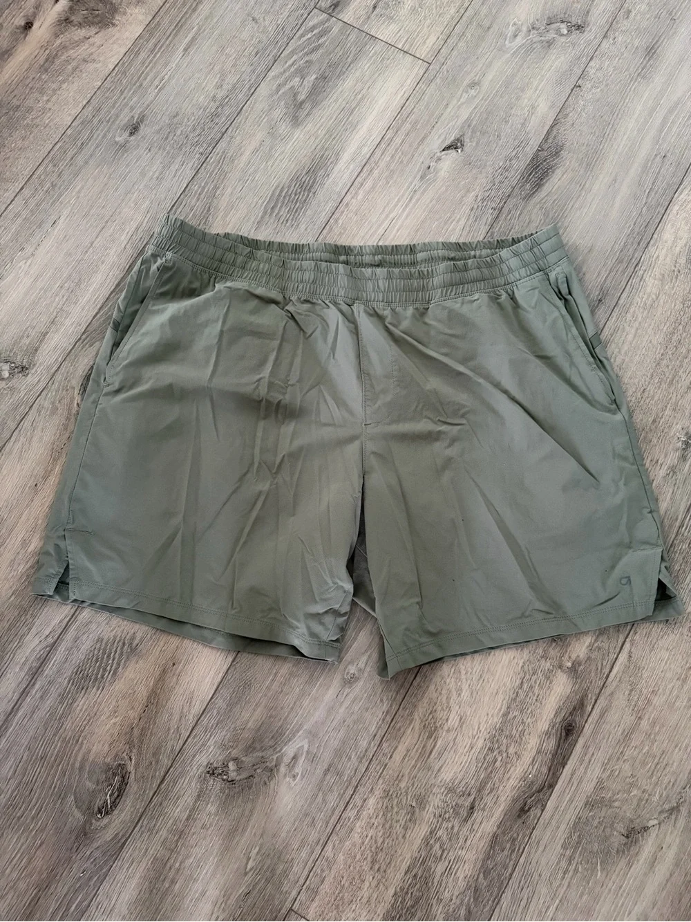 GAP Men's Olive Green Performance Athletic Shorts